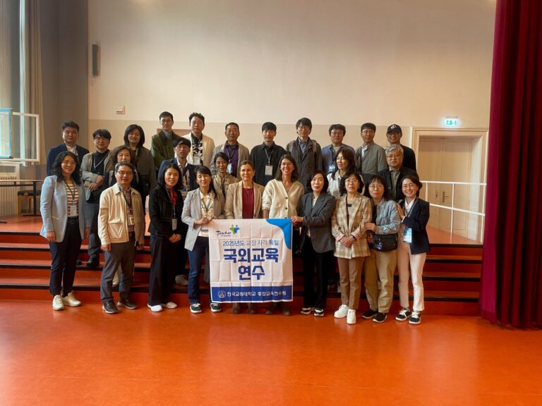 Koreanische Delegation zu Besuch in der Schinkel Grundschule
