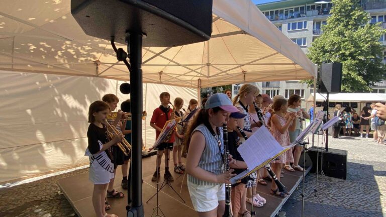 Schulfest, Sommerkonzert und Kiezfest